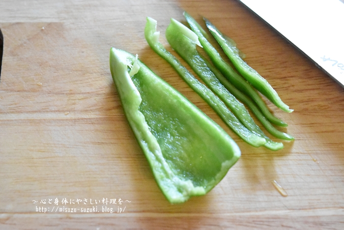 レンジで2分 時間が経っても色が変わらない方法 切り方のちょっとしたコツ やみつきおかかピーマン 作り置きおかずレシピとお弁当 心と身体にやさしい料理を 鈴木美鈴オフィシャルブログ Powered By ライブドアブログ