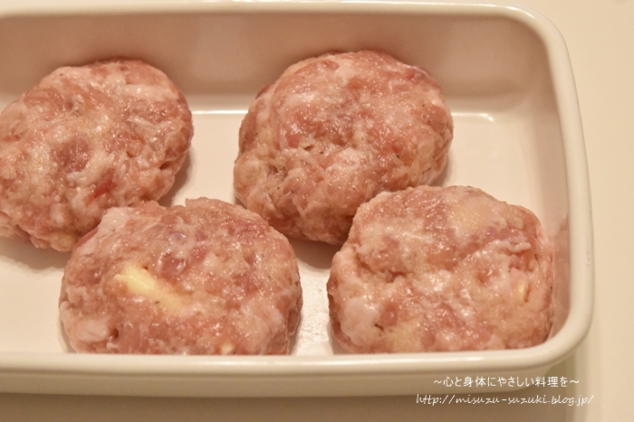 すりおろしじゃがいもでもちもち 豚こまチーズバーグ 作り置きおかずレシピとお弁当 心と身体にやさしい料理を 鈴木美鈴オフィシャルブログ Powered By ライブドアブログ