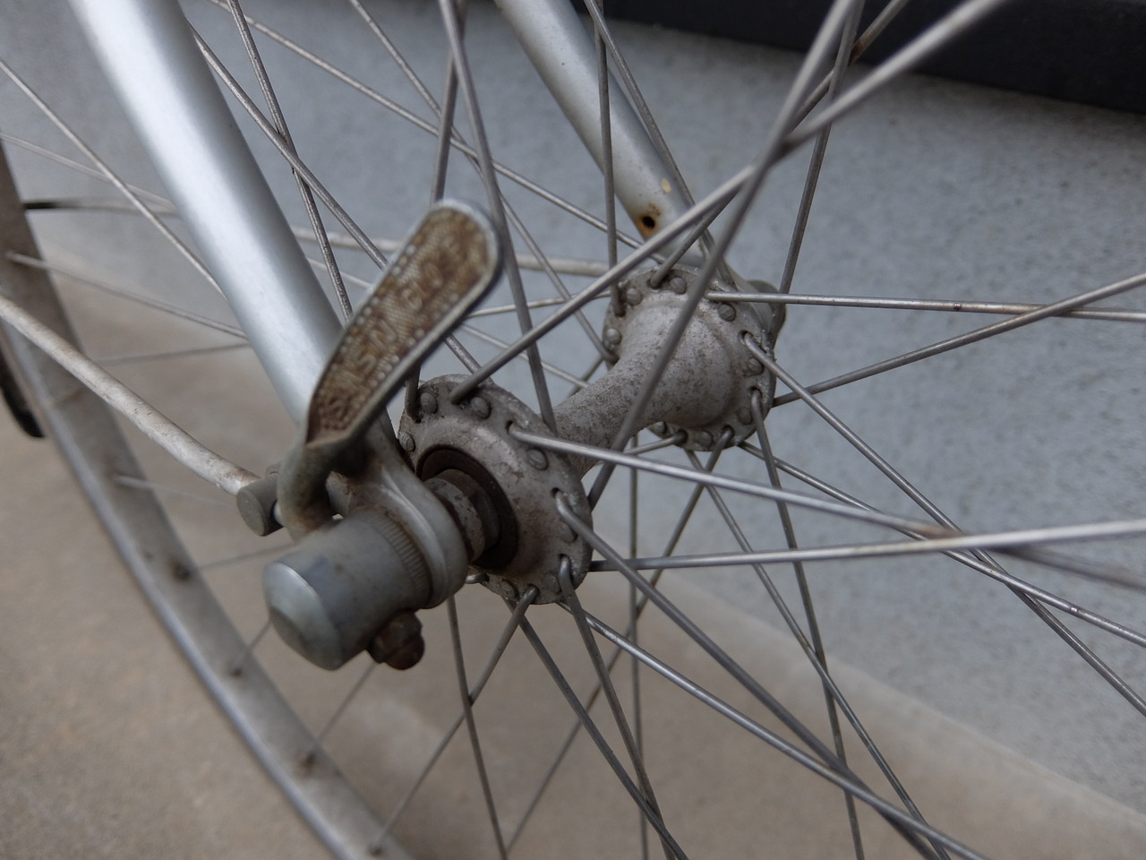 ミヤタ自転車ル・マンエアロ純正ホイール アルミニウム製 
※チュブラー ミヤタ自転車ル・マンエアロ純正ホイール アルミニウム製