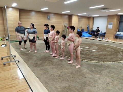 ①小枝氏