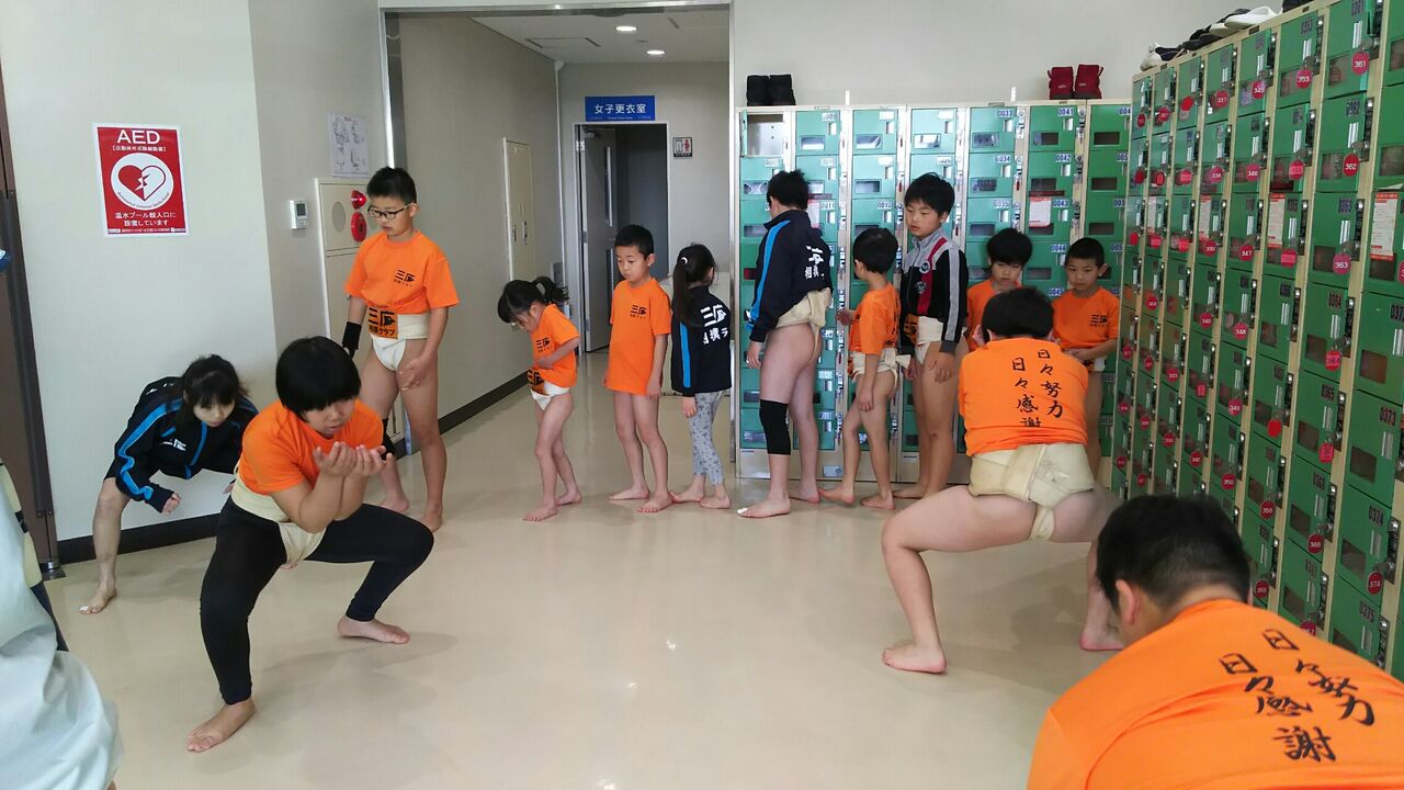 男子小学生　更衣室 