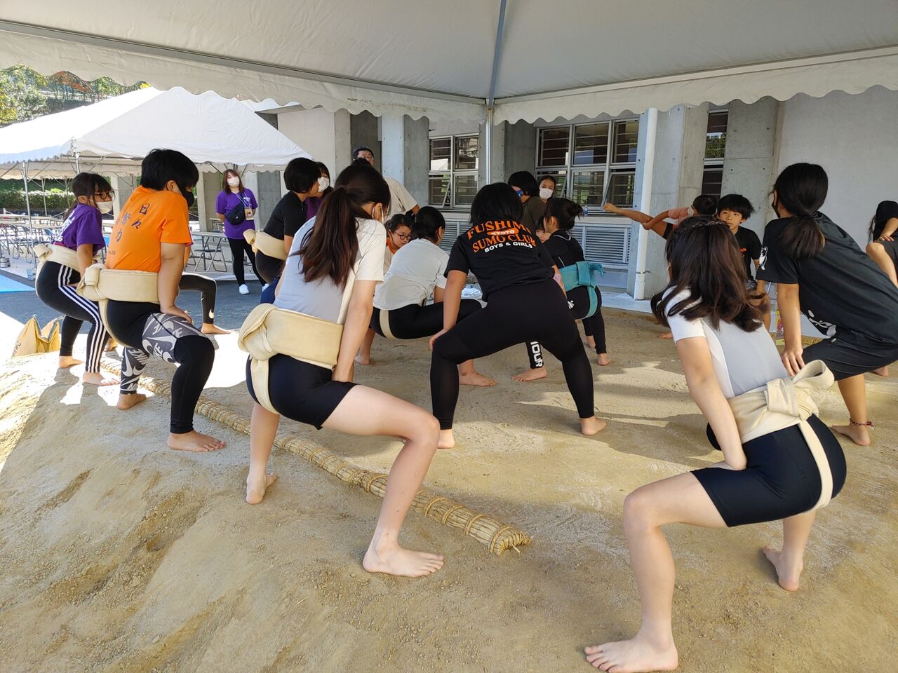 女子小学生相撲 小学生の女の子でも、お相撲するんです♪ わんぱく相撲豊島区大会2013女子の部