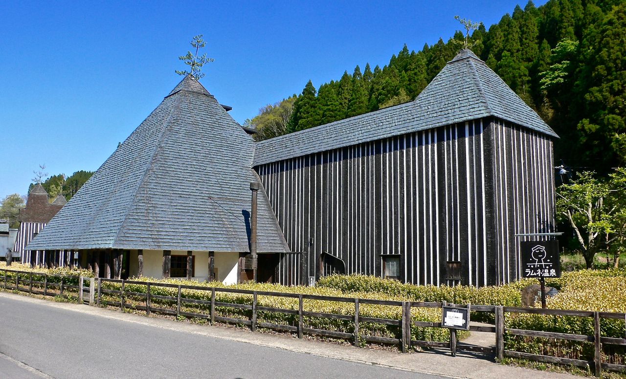 ラムネ温泉館／大分県竹田市／2005藤森照信 : 住まいにドキッ 旅にドキッ 建築家飯尾満のブログ