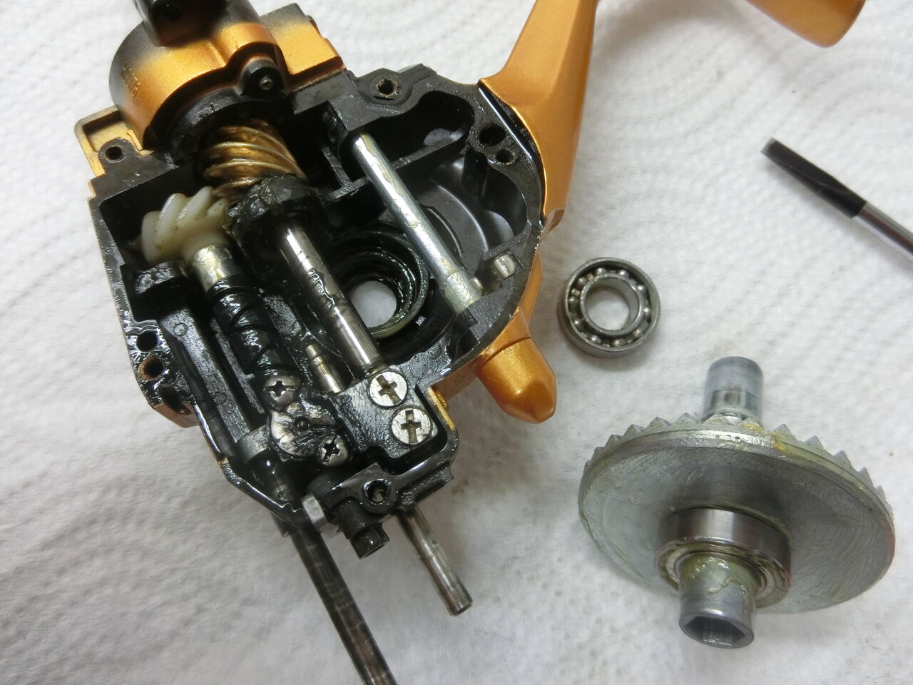 ダイワ　14キャスティズム25QD 06PE ダイワ キャスティズム 25QD 06PE / リール