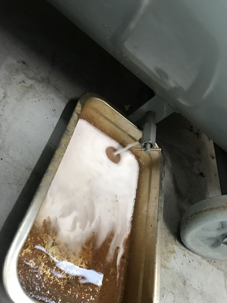 エアーコンプレッサー 水抜き ミツクニモータース