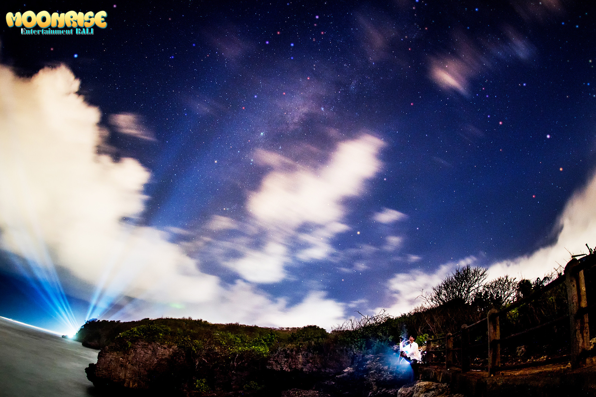 今日の星空 このサーチライトって効果あるの 熊澤充のバリ島撮り尽くし 旧ブログ保管庫