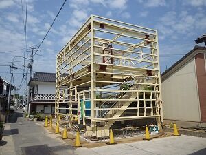 鉄骨造2階建てガレージ建方