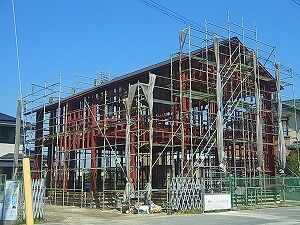 鉄骨造の家 屋根葺き工事状況