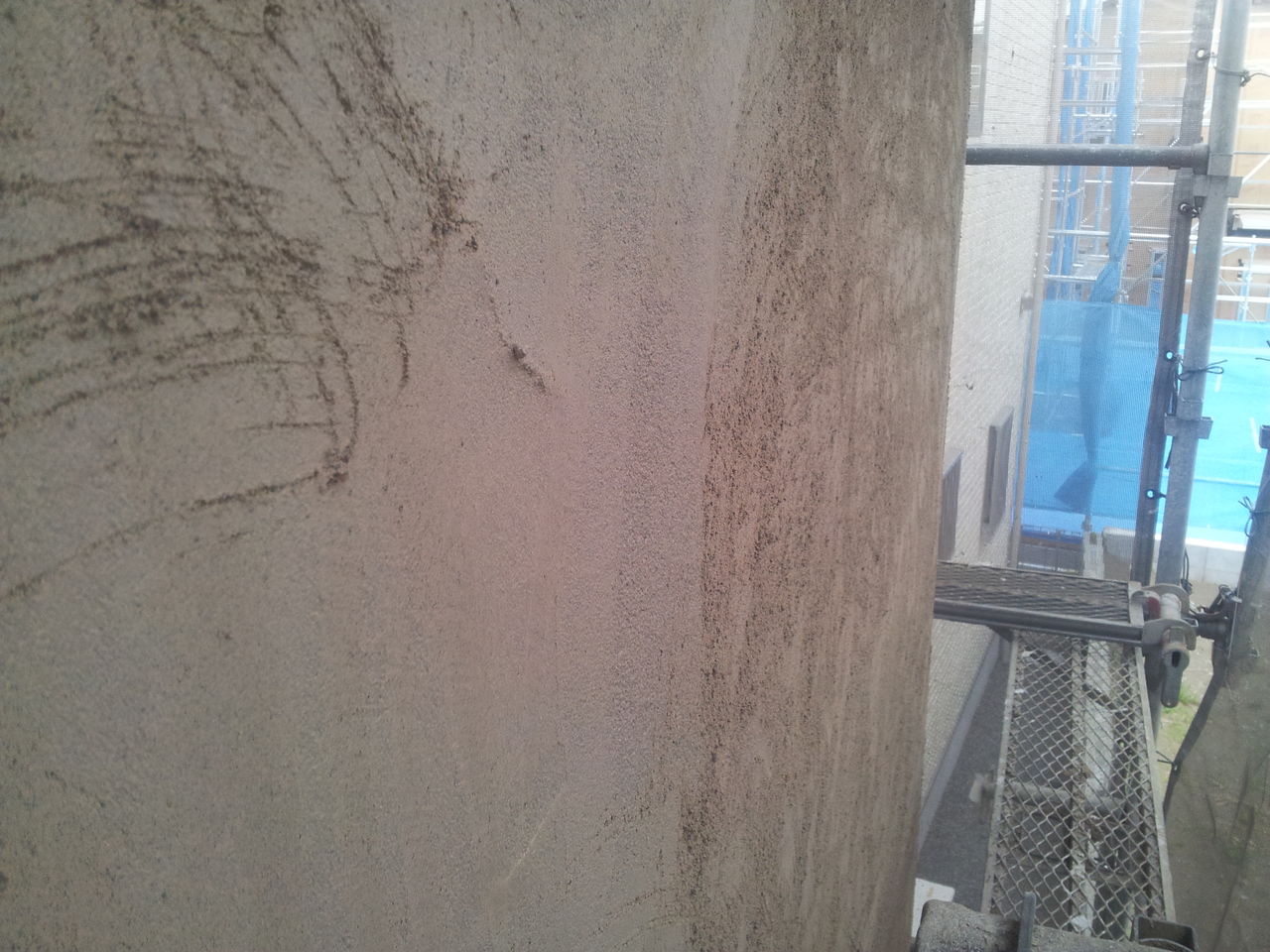 茅ヶ崎 外壁砂リシン掻き落とし仕上げ １ 左官屋左菊の現在進行形