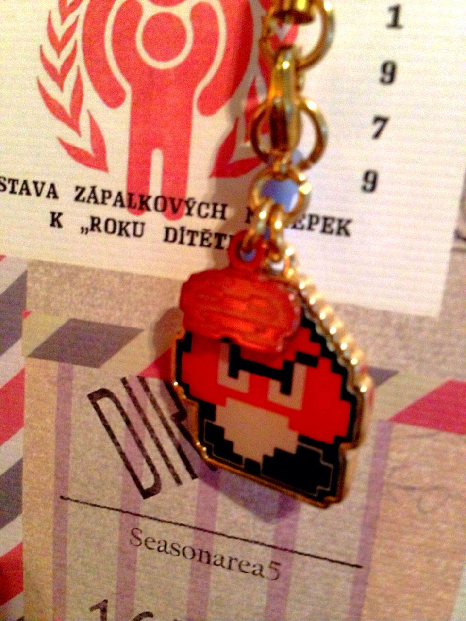 レトロなドット絵がポイント スーパーマリオキーホルダー Club Smoke
