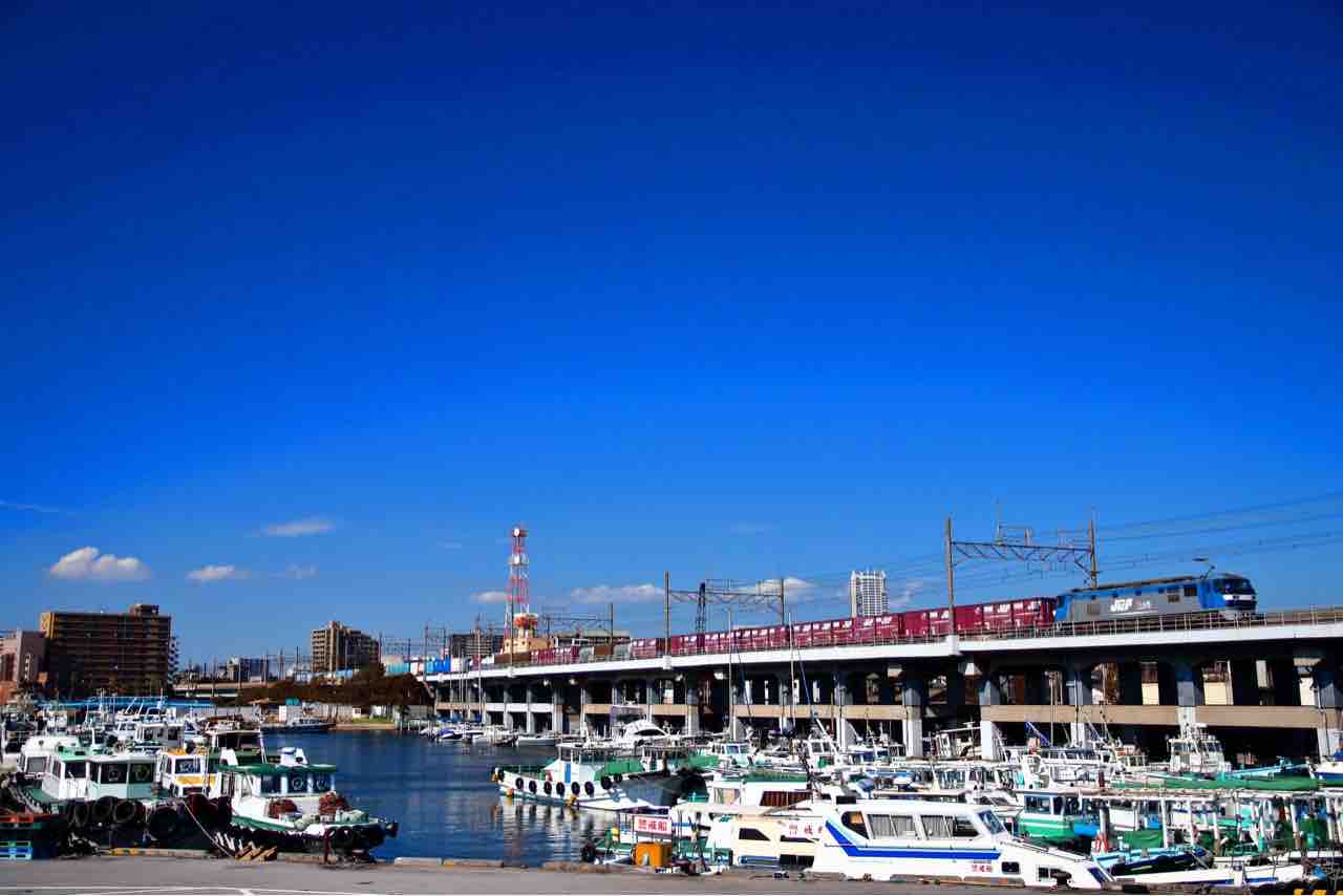 18年10月 紺碧の青空へと 18年10月 紺碧の青空へと