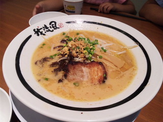 豚骨醤油らーめん