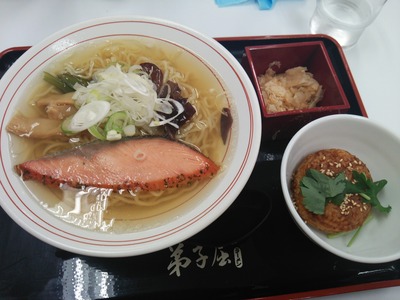 鮭ぶし塩らーめん(1,296円)