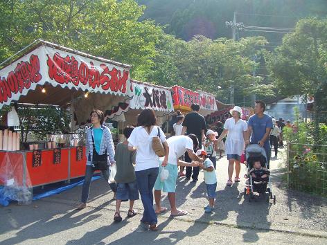 宮ヶ瀬ふるさとまつり花火大会前の様子 宮ヶ瀬水の郷観光案内所から あれこれ