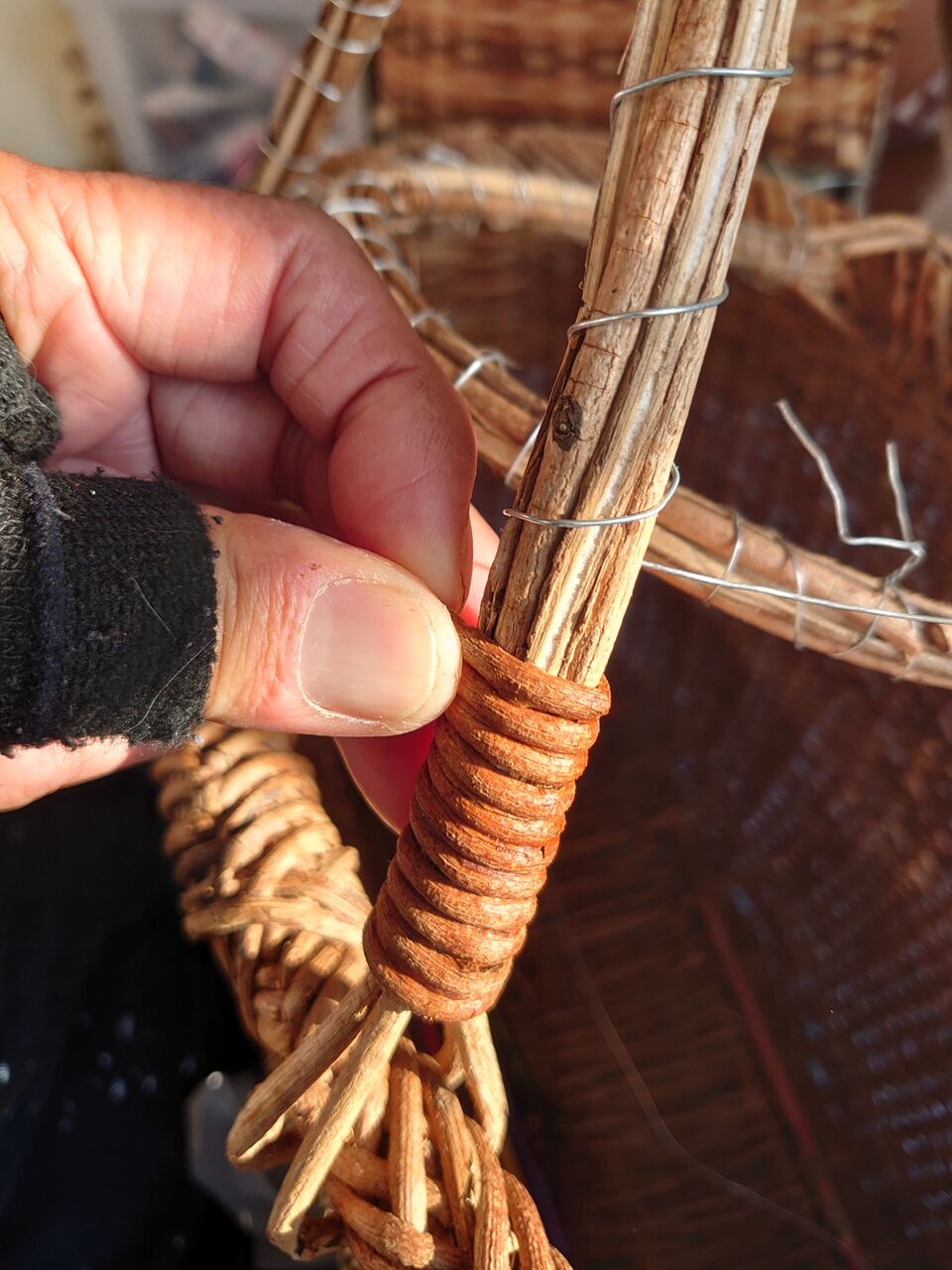 秋田県 あけび蔓細工 あけびかご 手提げかご 特上透かし編み こ