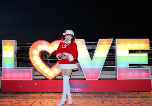 ミニスカサンタのコスプレ In ｏｄａｉｂａ お台場 宮崎留美子の女装旅行と散歩