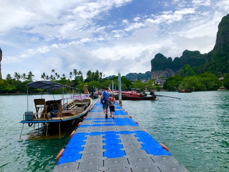 90B3E219-BF57-48F8-9E24-0697633E2127