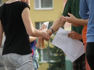 handshakes-930178_1280