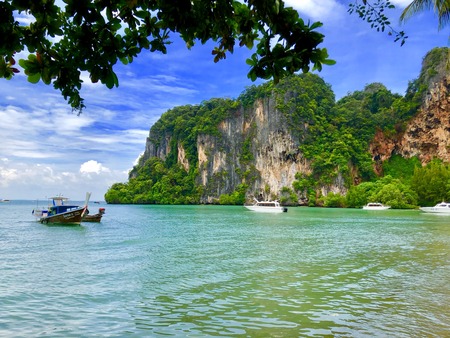 306C31E8-5256-4A81-87C6-A263521D4D1C