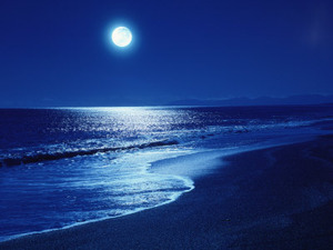 full-moon-shining on ocean