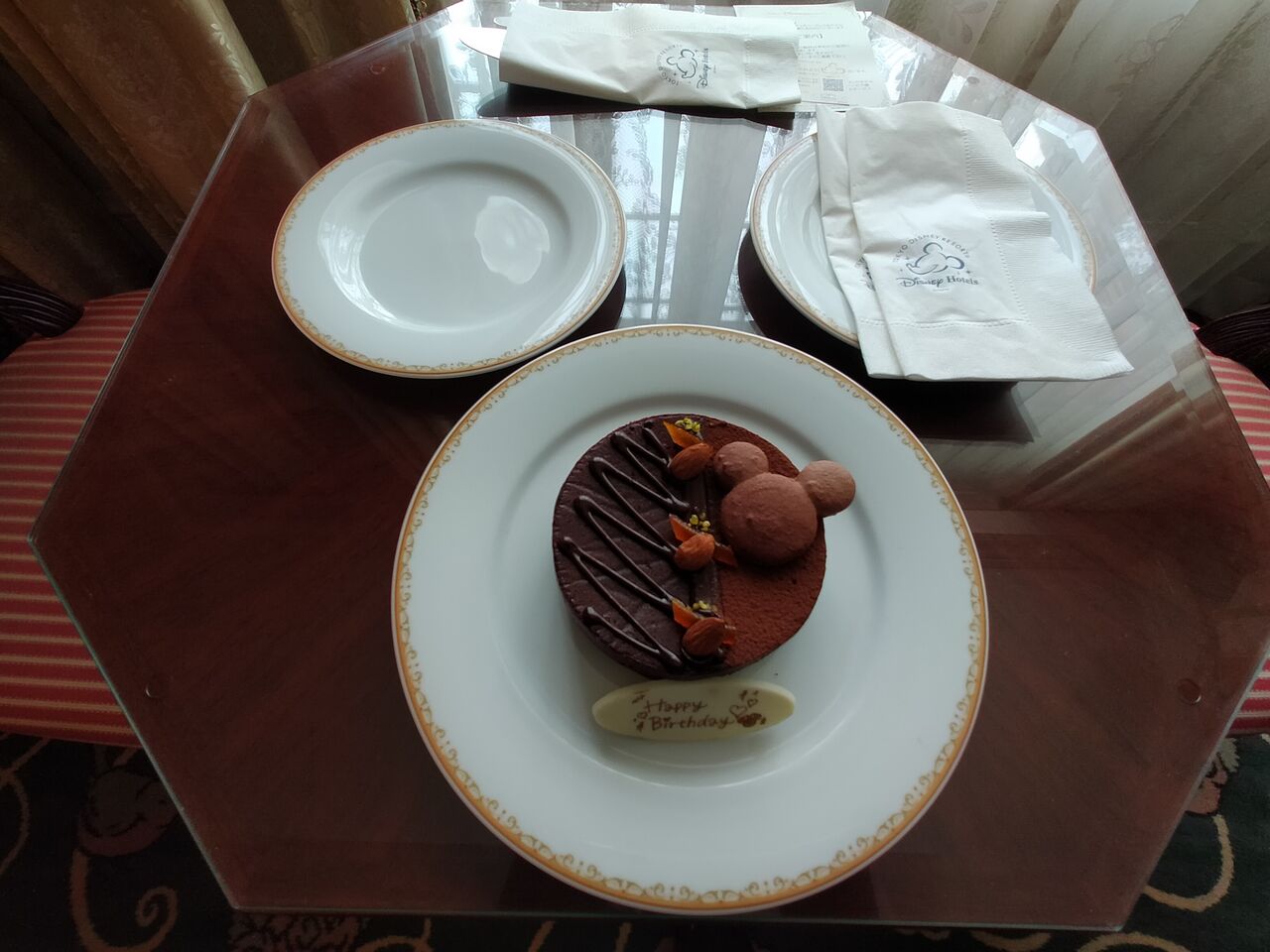 宿泊者限定チョコレートケーキでお祝いを ディズニーランドホテル 7月平日ホテルホッパーする三連泊その30 アラフィフ主婦のディズニー年パス日記