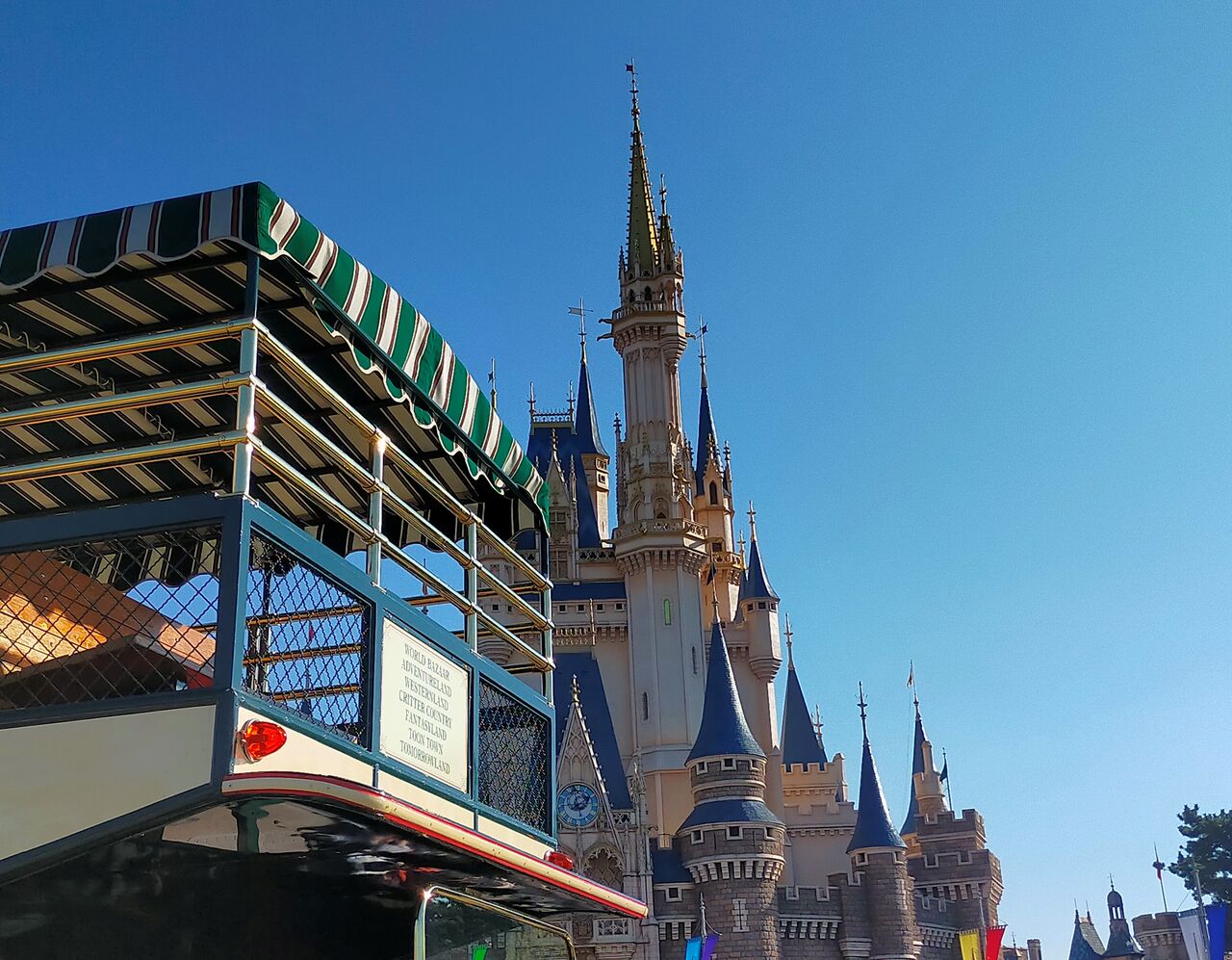 オムニバスとシンデレラ城 21クリスマス花火とナイトパレードを楽しむディズニーランドその16 アラフィフ主婦のディズニー年パス日記