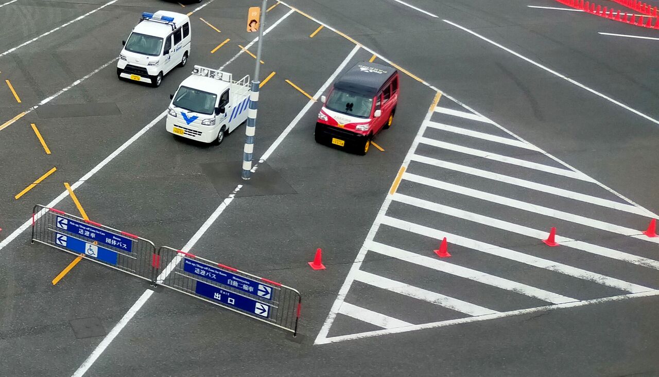 ディズニーシー20周年お祝いカラーコーンアートとtdrのはたらく車 アラフィフ主婦のディズニー年パス日記 ディズニーシー20周年お祝いカラーコーンアートとtdrのはたらく車 アラフィフ主婦のディズニー年パス日記