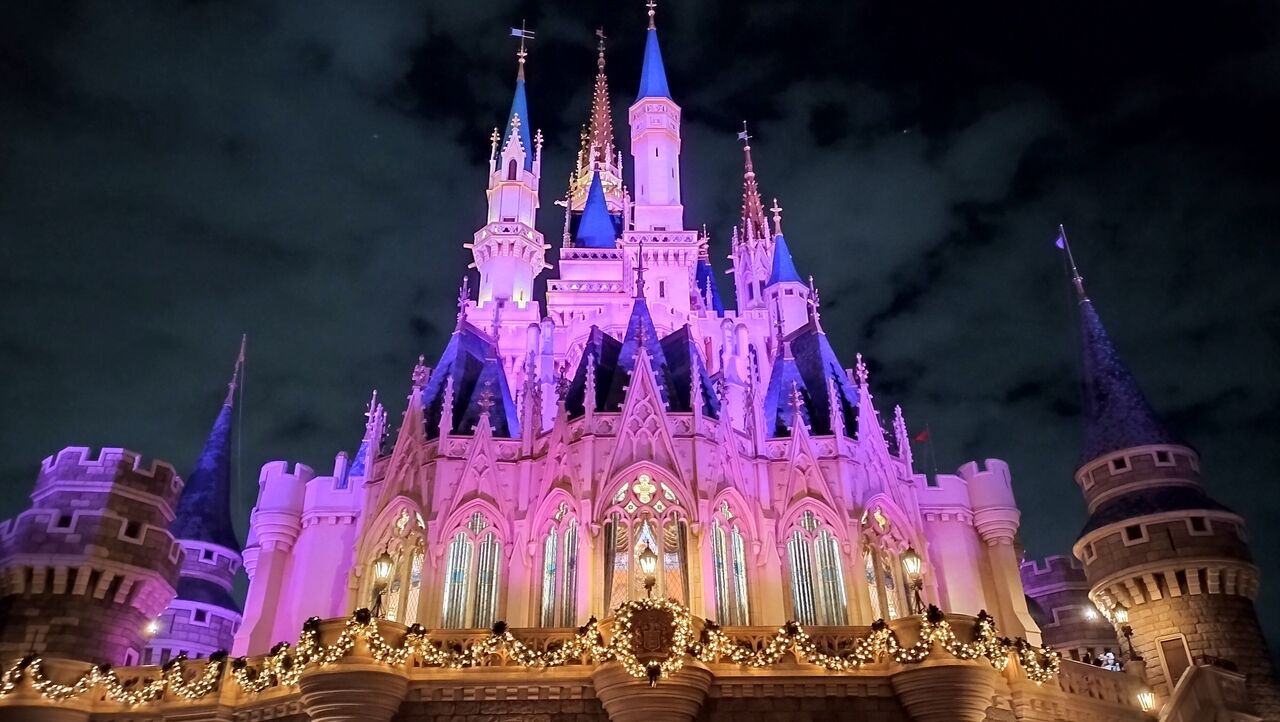 夜のシンデレラ城とスモールワールドと花火 頑張らないで超