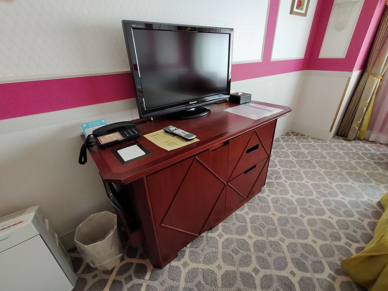 部屋から見えるディズニーランド お部屋紹介続き 舞浜ホテルfrキャッスルルームで美味しく楽しむ1泊2日その5 アラフィフ主婦のディズニー年パス日記 部屋から見えるディズニーランド お部屋紹介続き 舞浜ホテルfrキャッスルルームで美味しく楽しむ1泊2日その5 アラフィフ主婦のディズニー年パス日記