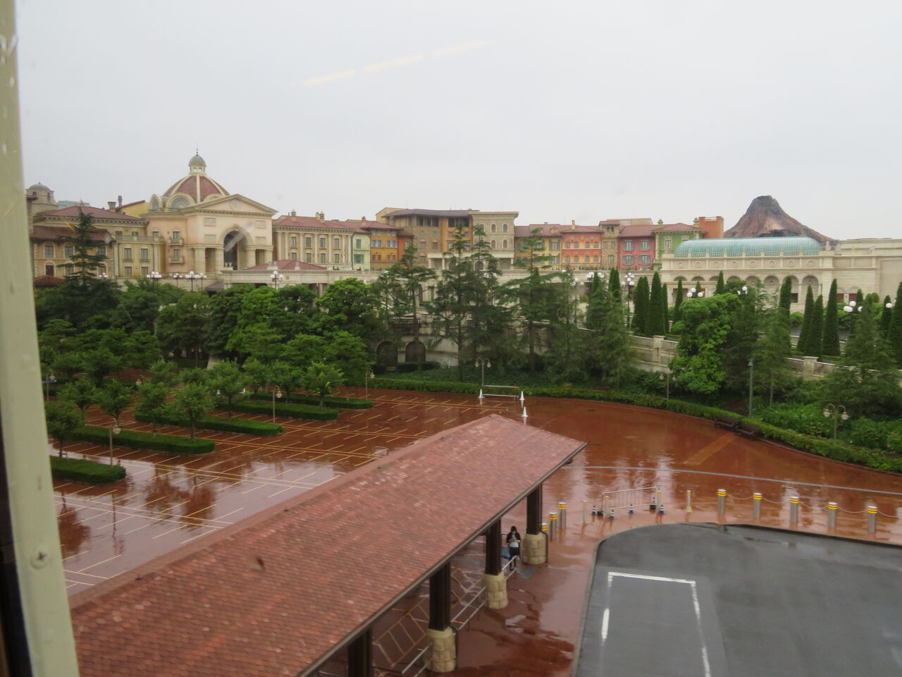 リゾートライナーから見る新カラーライナー 7月平日ホテルホッパーする三連泊その42 アラフィフ主婦のディズニー年パス日記