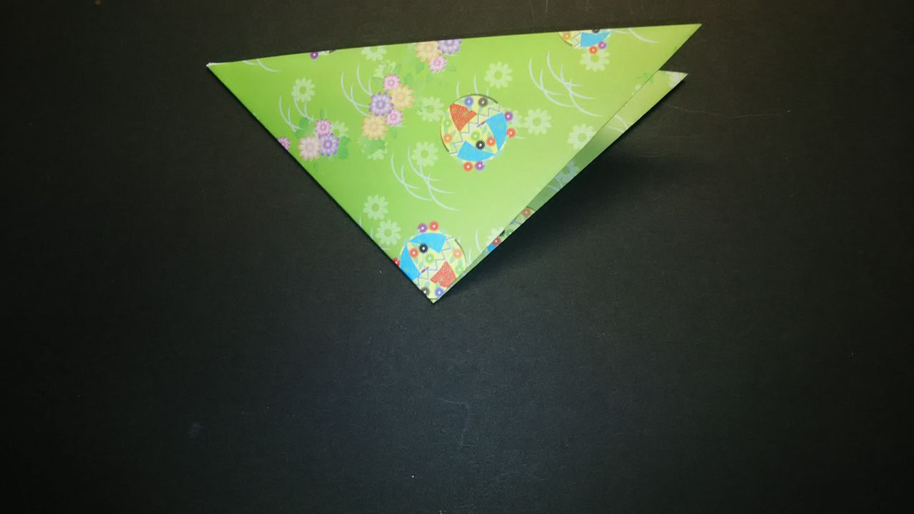 折り紙で作る 鶴のリース 40人のデイサービスで喜ばれるレクとは