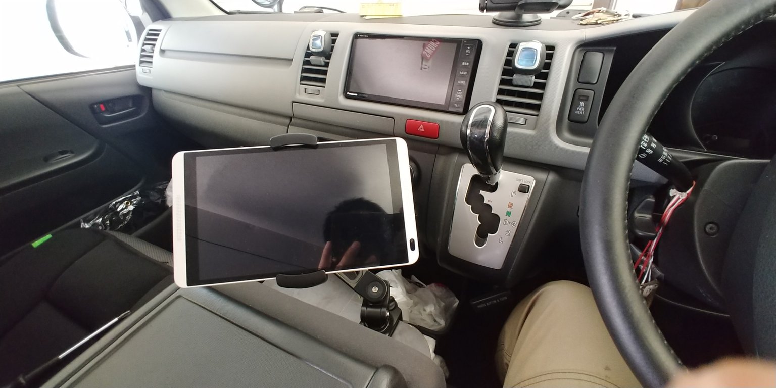 タブレットホルダーの設置場所 Hiaceときどきcamp