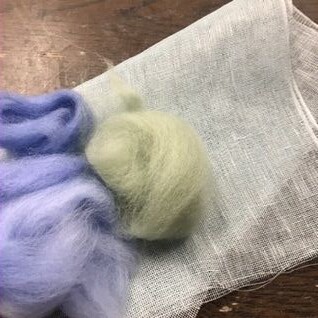 布フェルトサンプルの作り方 水色 Everything Happens To Me フェルト作家 溝口恵子の制作ノート