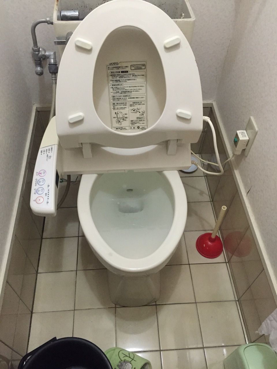水もれドルフィンの安心だいじょうブログ トイレ水漏れ 便器と床の繋ぎ目から水が漏れてくる つまり 京都市