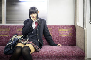 【セクシーボディ】[SEXY]制服女子の生足ふともも！これはスリスリ妄想不可避ですわwwwグラビア