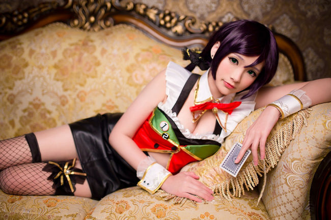 【美少女】胸の谷間がエロいラブライブのコスプレイヤー画像！グラビア