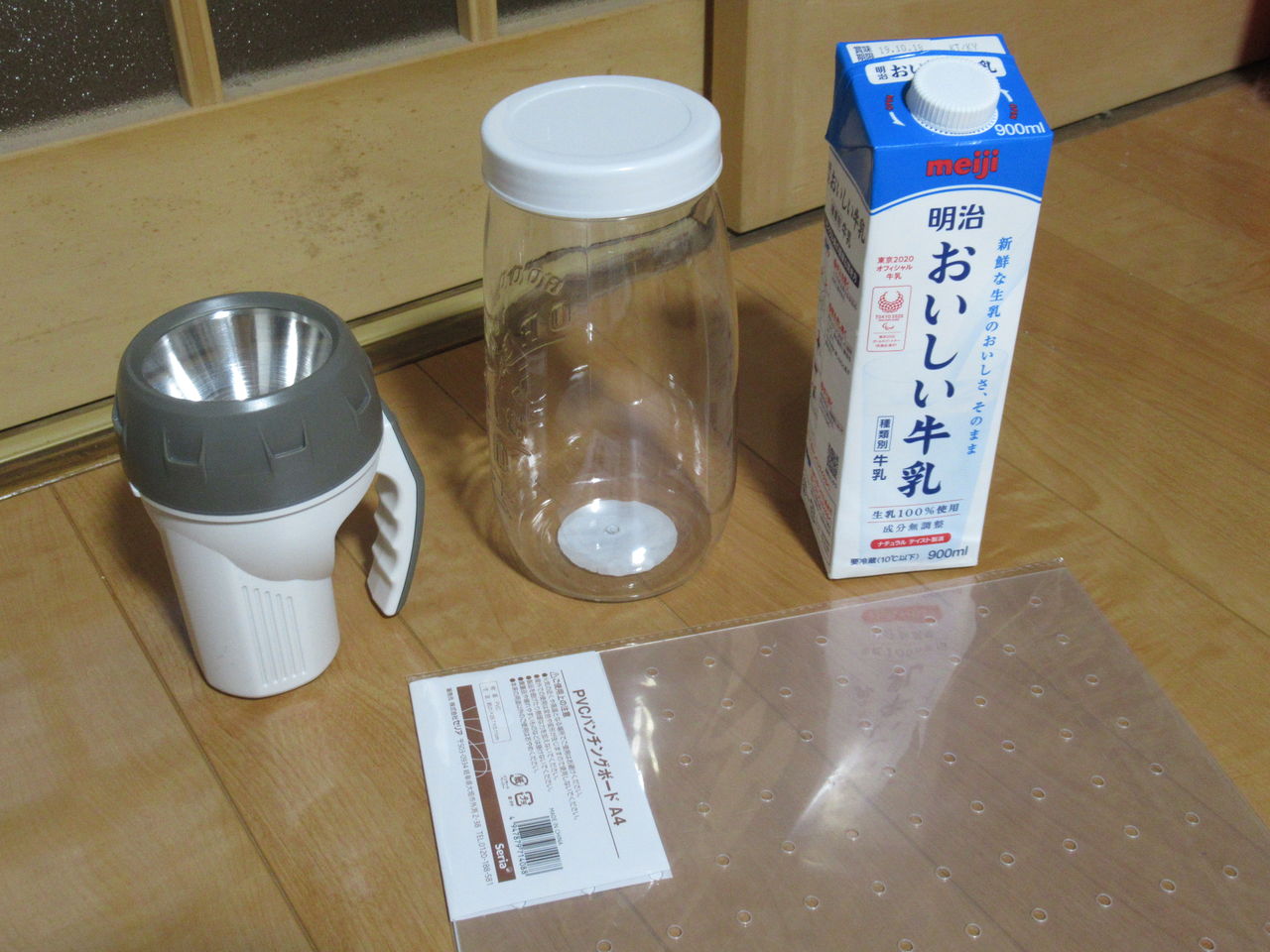 台風での停電対策 懐中電灯の室内スタンドの作り方 ミズキ図工のブログ