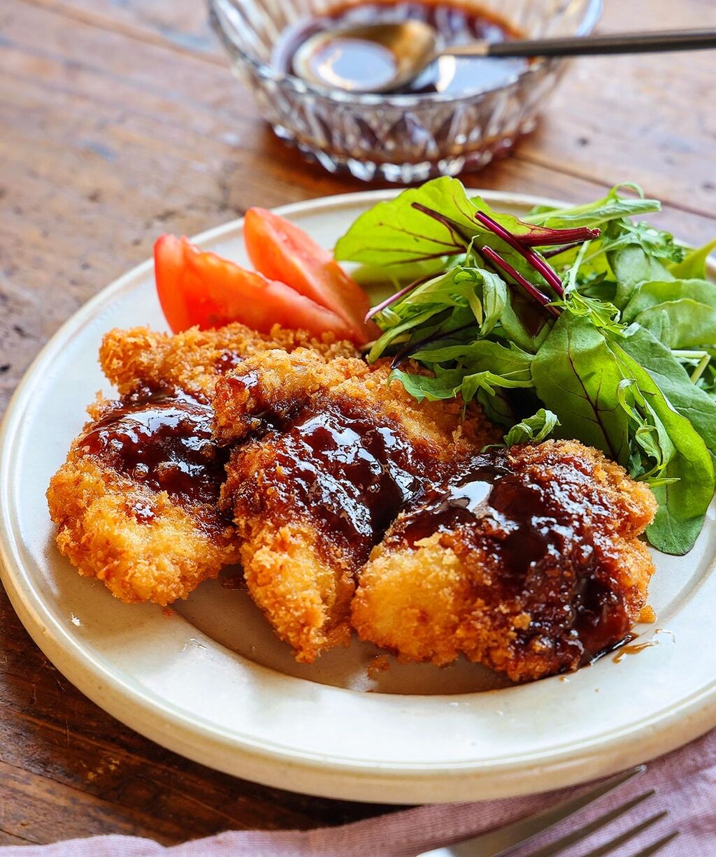♡衣付けラクラク！鶏むね肉でチキンカツ〜甘辛ソース♡【#卵不使用