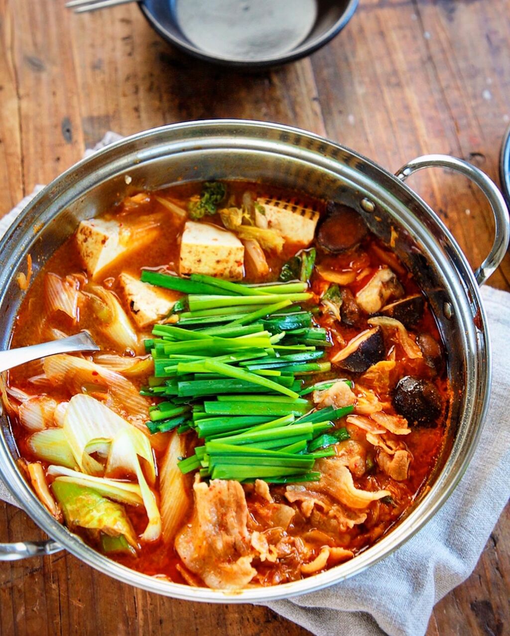 ♡旨辛キムチ鍋♡【#簡単レシピ#鍋#時短#節約】 : Mizukiオフィシャル