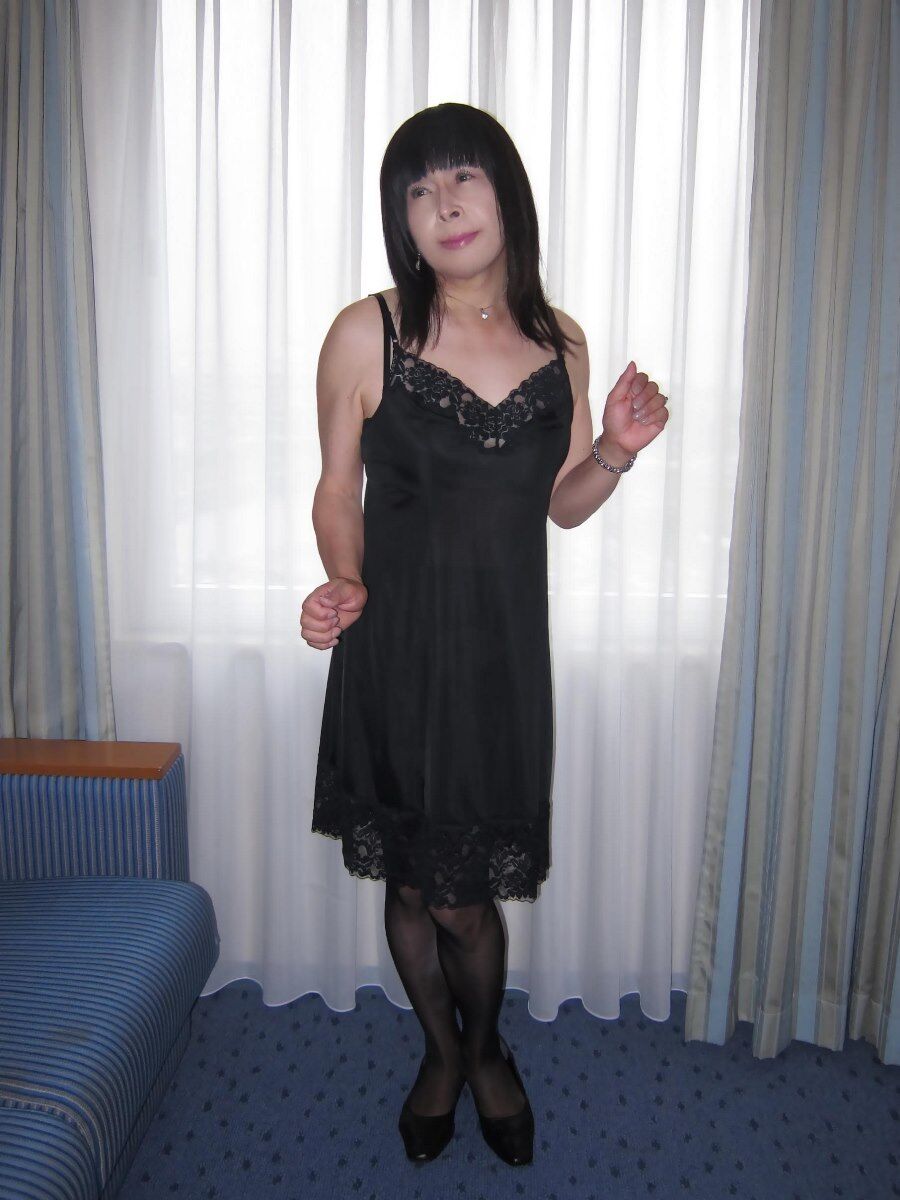 熟女人妻　スリップ姿 