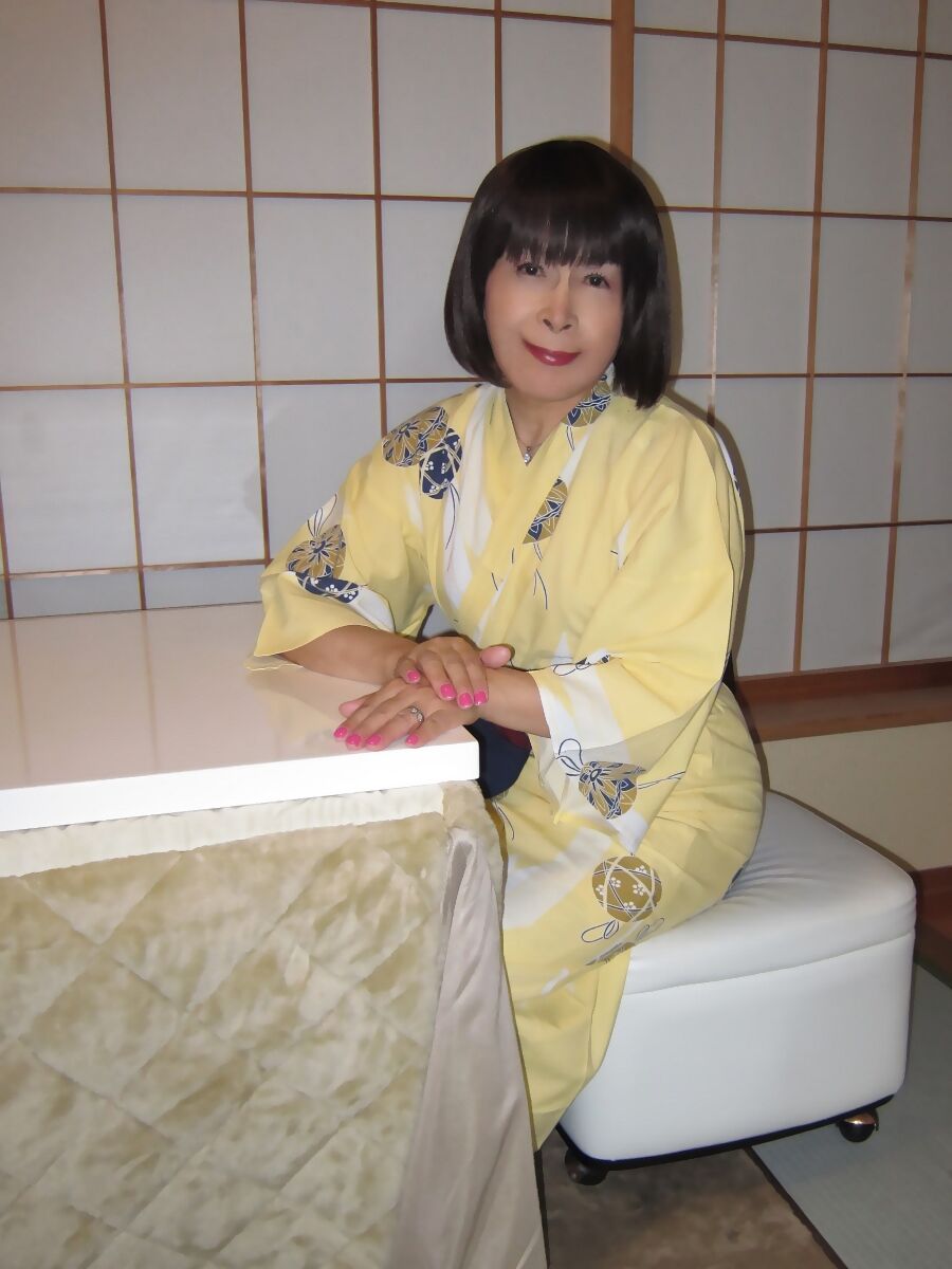 温泉旅館の黄色い浴衣 1 愛のフォトコレクション