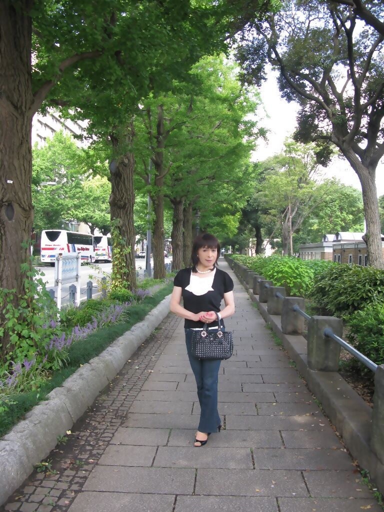 横浜山下公園 ジーンズで散策 愛 アイ の女装日記