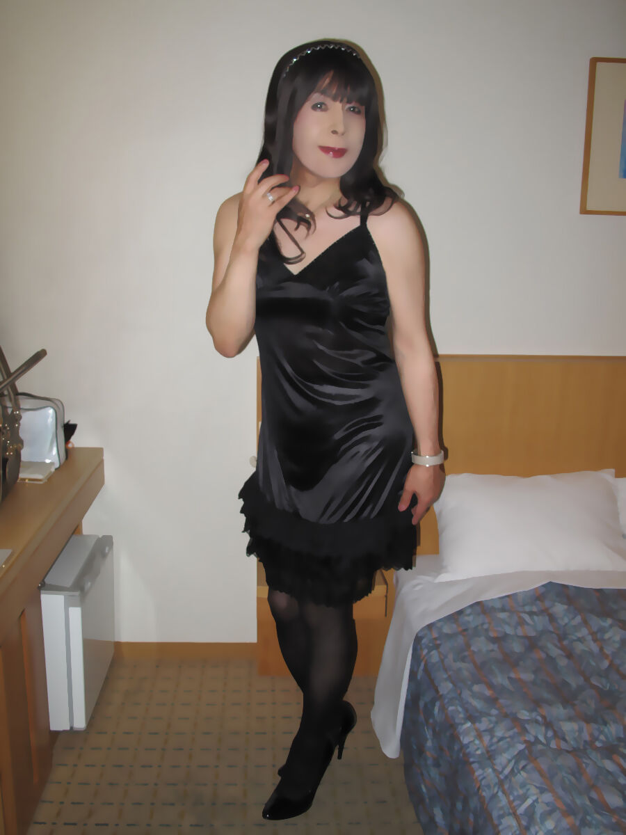 女装スリップ姿 黒のスリップ・ビジホにて : 愛(アイ)の女装日記