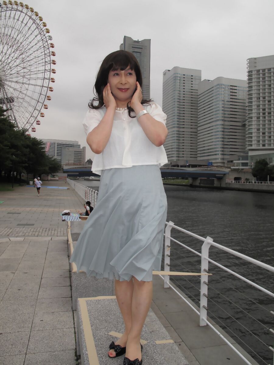 グレーのワンピース横浜の朝 4 愛 アイ の女装日記