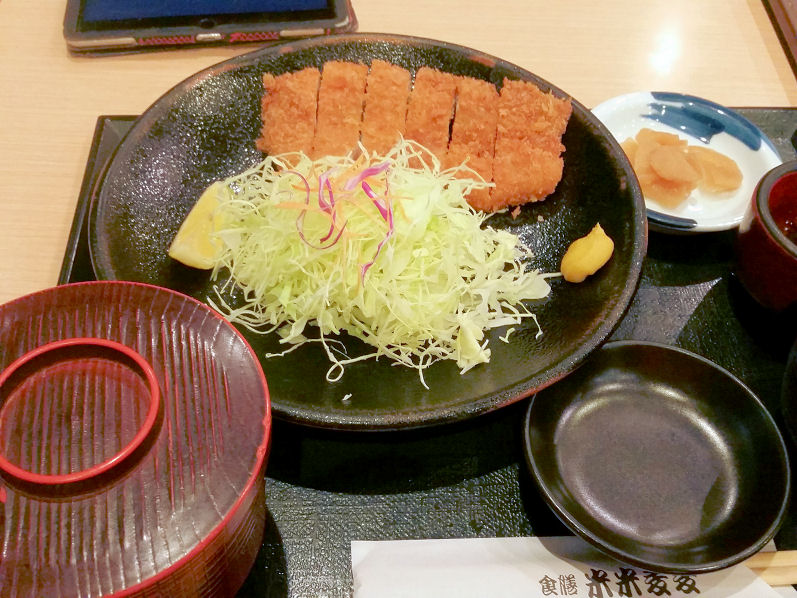 鹿児島空港 米米麦麦 で黒豚トンカツ もりつちの徒然なるままに