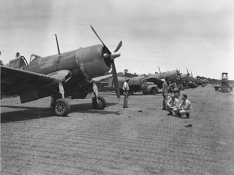 F4U-1s_VMF-124_on_Guadalcanal_1943
