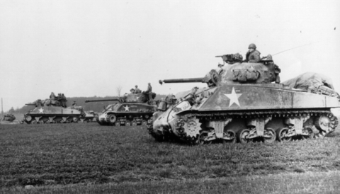 USA_M4Sherman_1944Sep_Arracout
