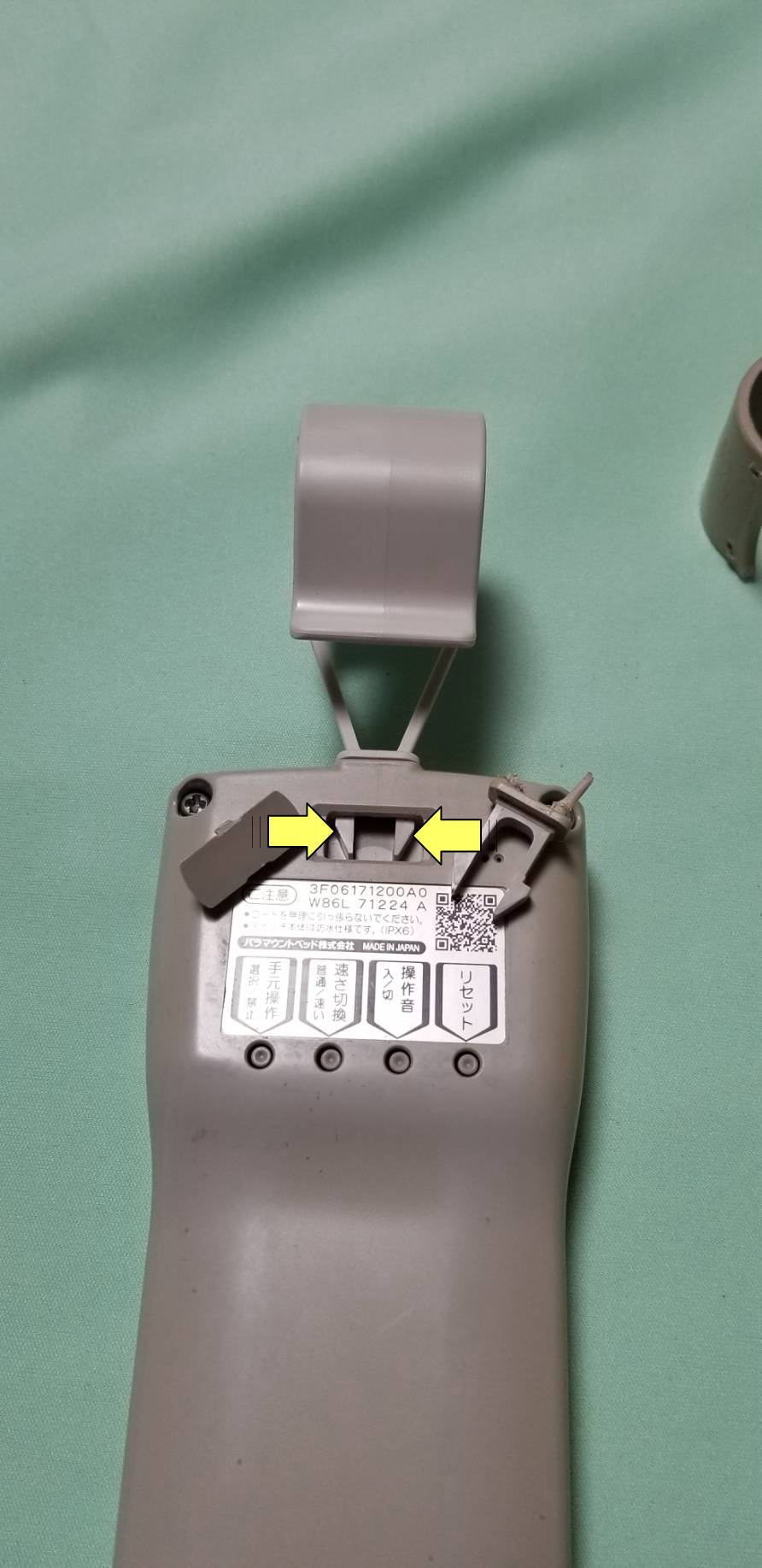 自己修理 ベッドのリモコンがちぎれてフックが壊れた Kenjiのブログ3冊目 自己修理 ベッドのリモコンがちぎれてフックが壊れた Kenjiのブログ3冊目