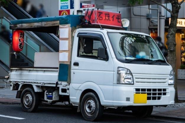焼きいもの移動販売車いろいろ : 燃えるゴミは明日