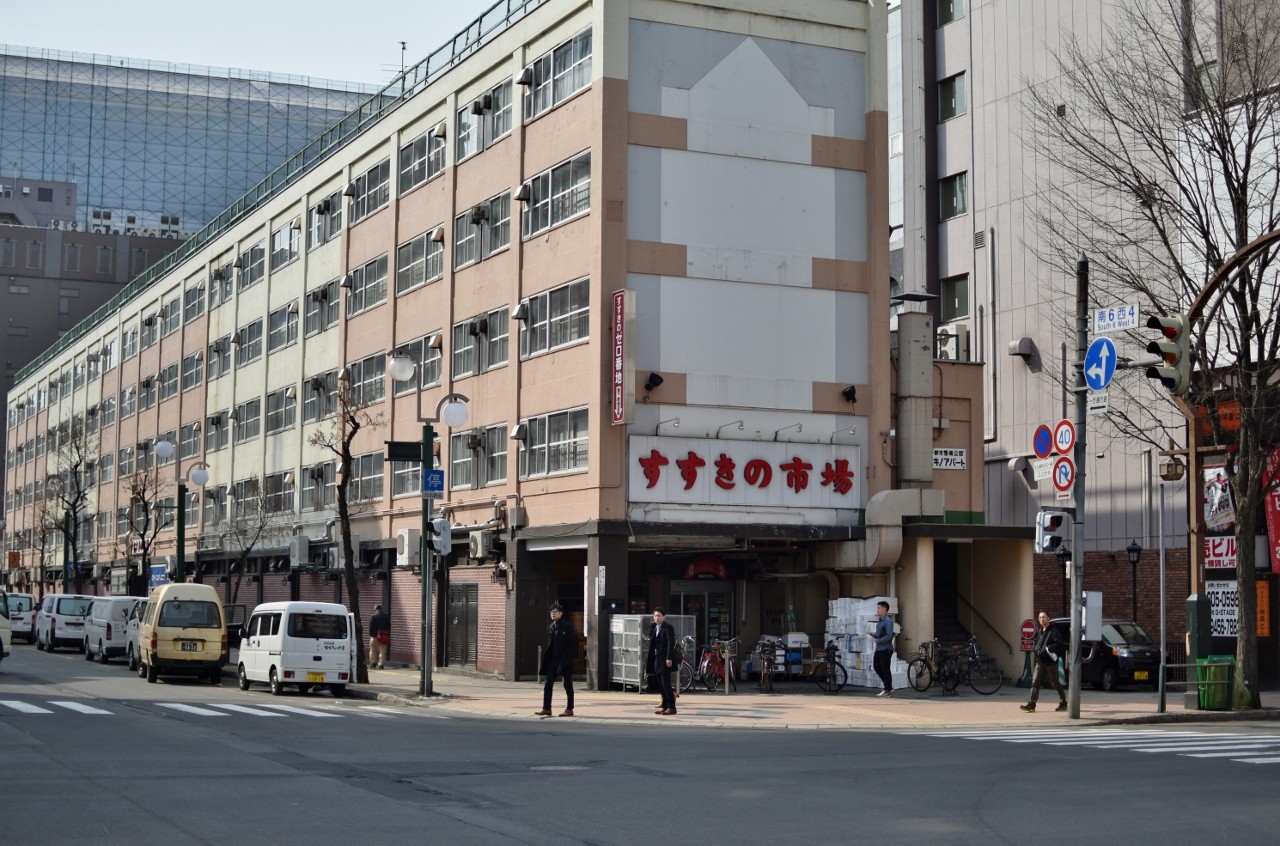 昼間のすすきの 燃えるゴミは明日 昼間のすすきの 燃えるゴミは明日